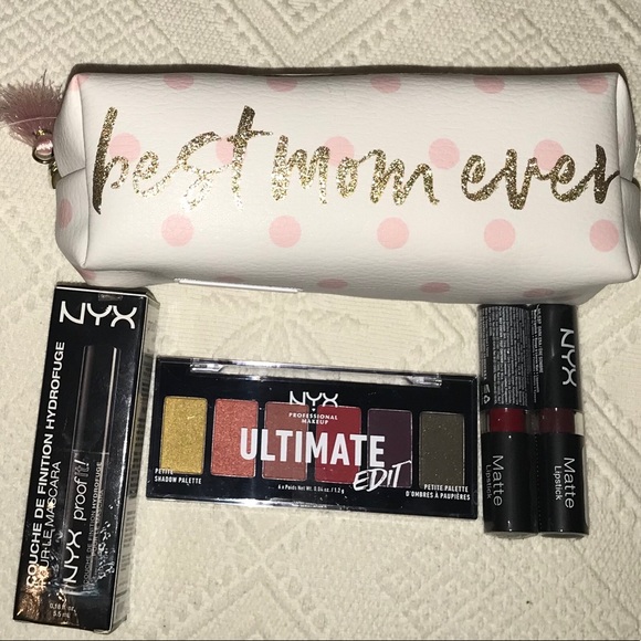 NYX NWT Makeup Bundle w/ Cosmetic Bag - Picture 1 of 1